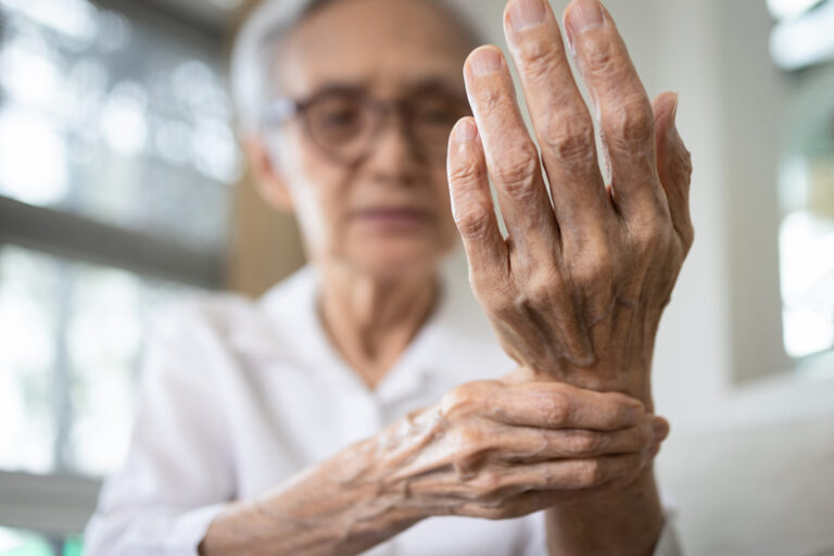 Elderly,Female,Patient,Suffer,From,Numbing,Pain,In,Hand,numbness,Fingertip,arthritis